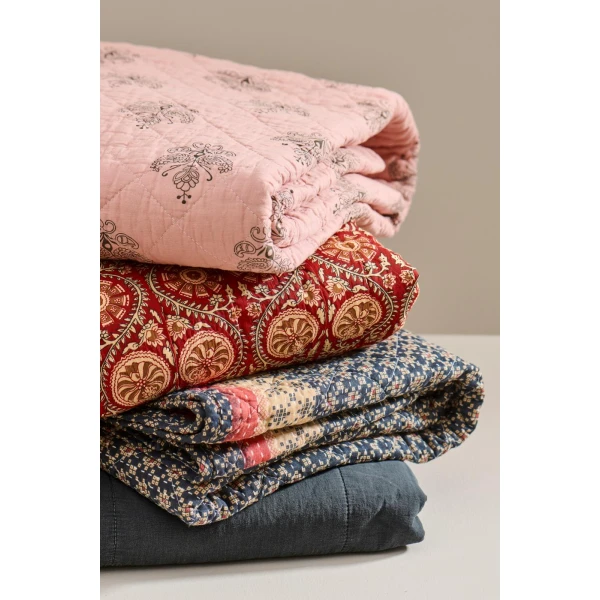 IB Laursen – Quilt Bella red w/earth-toned pattern - Afbeelding 3